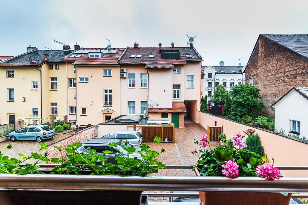Hotel City Pardubice Bagian luar foto
