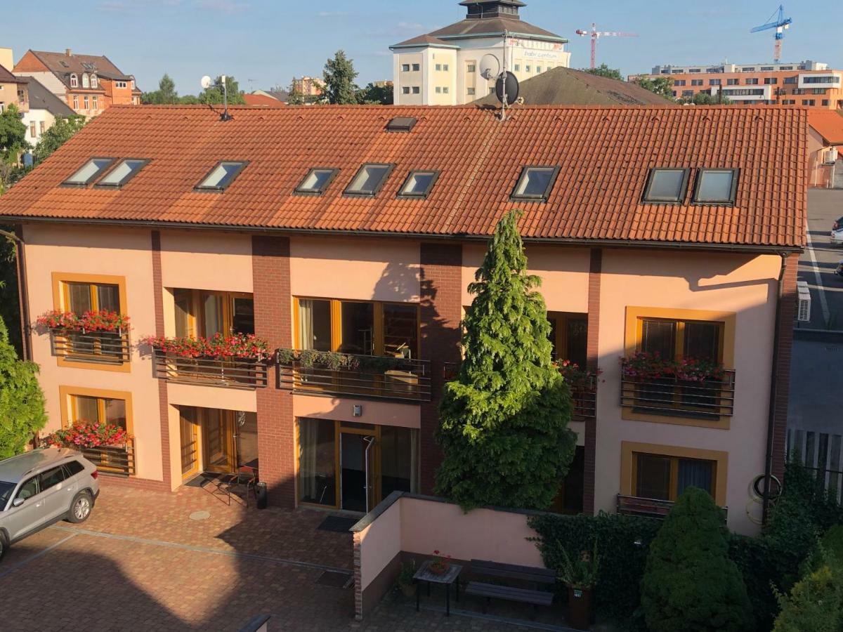 Hotel City Pardubice Bagian luar foto